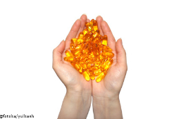 FemaleHandswithFishOil CR xs